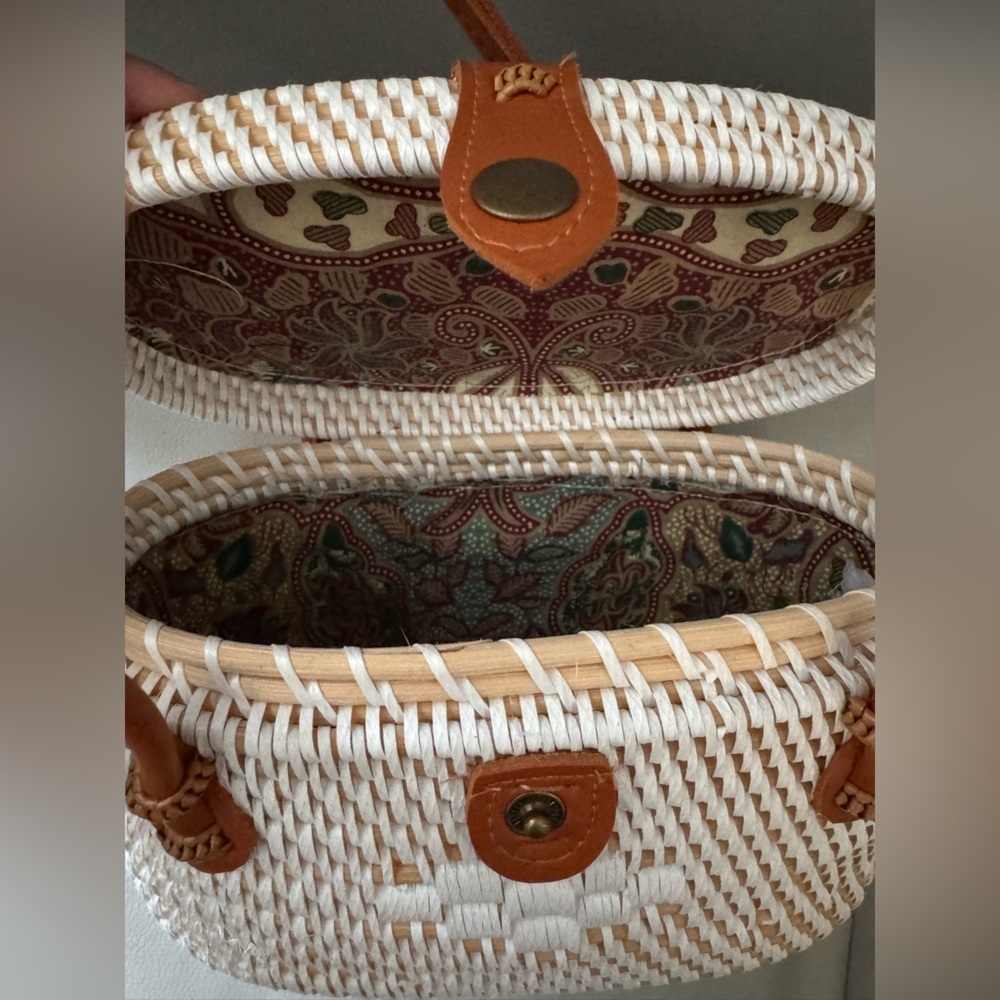 Balinese Rattan Bucket Beach Bag Purse in white and chestnut - Picture 3 of 5